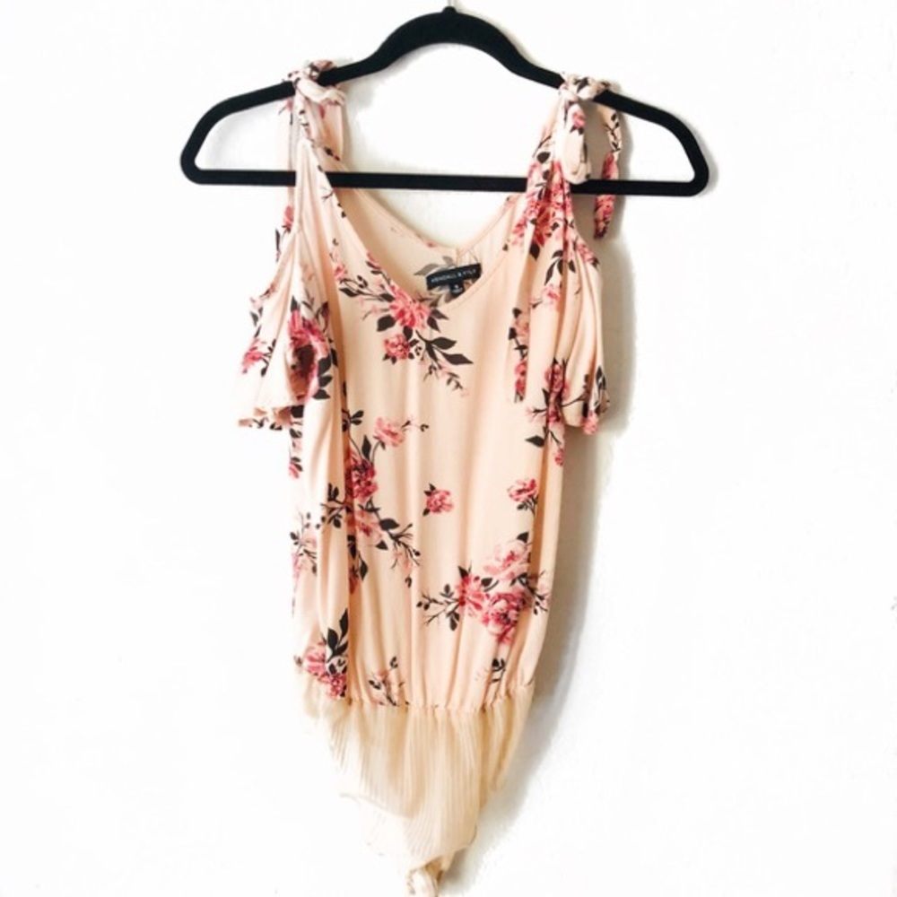 kendall & kylie jenner • Floral bodysuit
